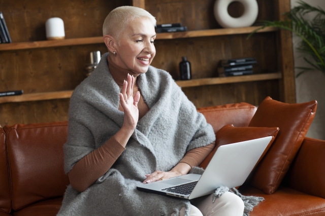【寒い冬もポカポカ！】高齢者におすすめの冷え性対策ストレッチと体を温める食事法