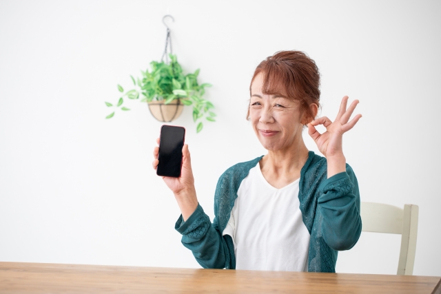 ガラケーはもう使えなくなる？教えてあげたい使えるスマホの選び方