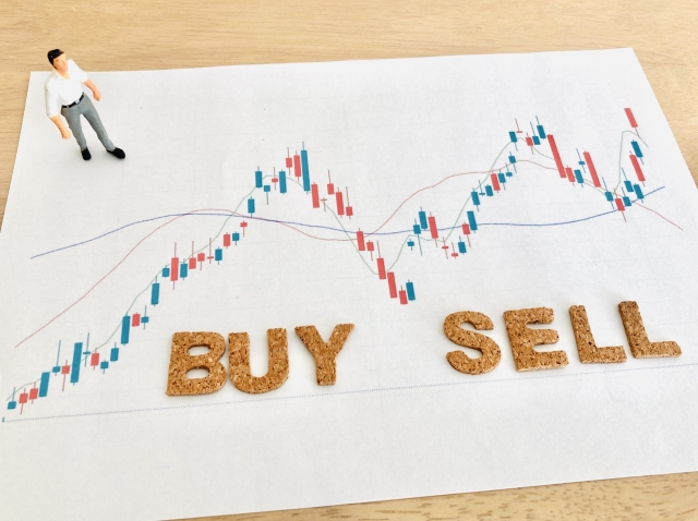 なぜ株価は上がるのか?下がるのか?初心者が最初に知るべき4つの要因
