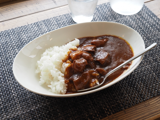 土下座とカレーの意外な関係！？「ごめんなさいカレーの日」がユニークすぎる