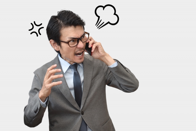 怒鳴るだけがカスハラではない!意外と多いシニアの勘違い